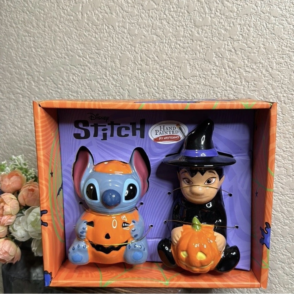 NEW Disney Lilo and Stitch Halloween Salt and Pepper Shakers Witch & Pumpkin